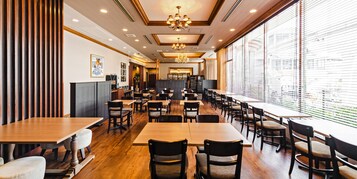 Daily buffet breakfast (JPY 1850 per person)