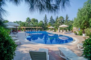 3 outdoor pools, open 8:00 AM to 7:00 PM, pool umbrellas, pool loungers