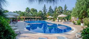 Hotel Holiday Calbis