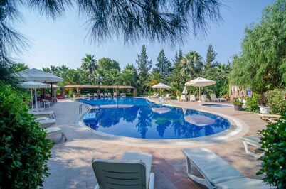 Hotel Holiday Calbis