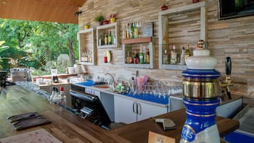 Poolside bar