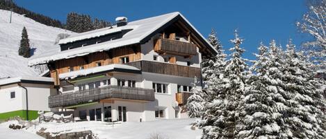 Fachada de la propiedad