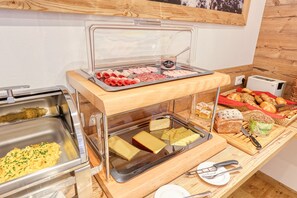 Free daily buffet breakfast  - DAS KLEEMANNs - Adults only (Mittelberg)