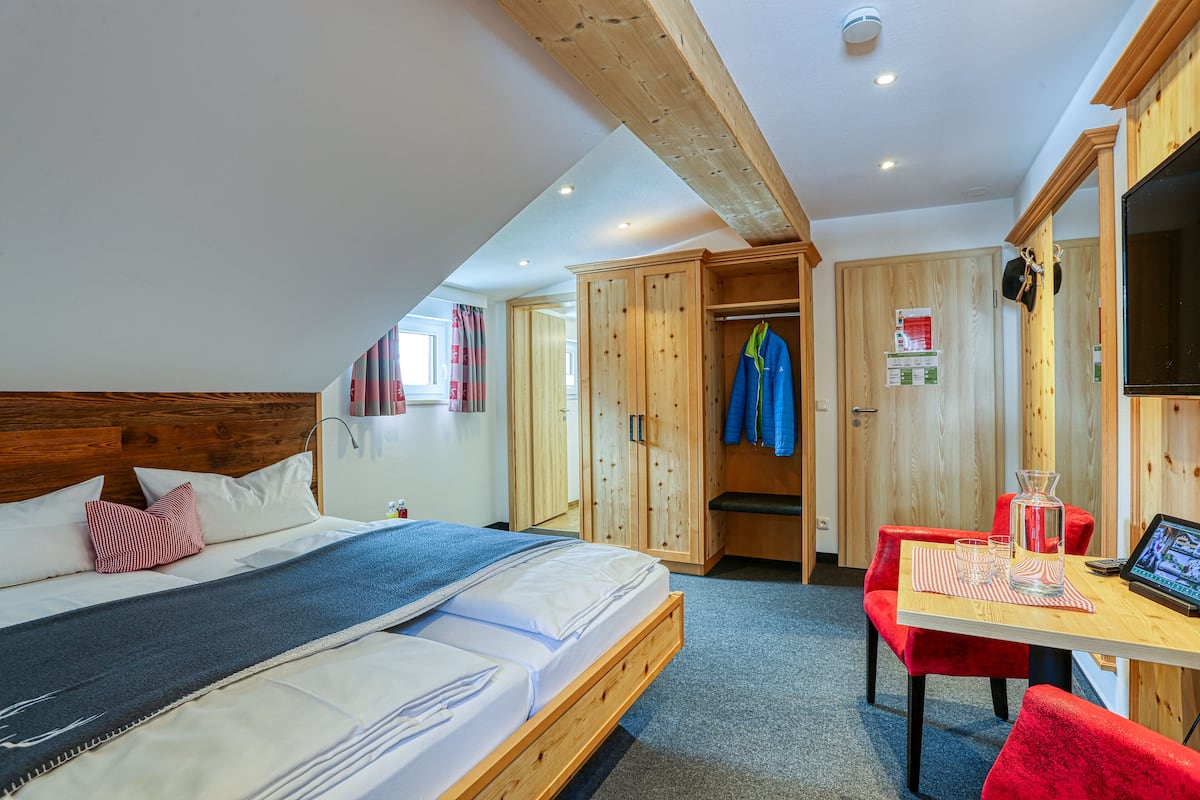 Deluxe Double Room, Balcony, Mountain View | Hypo-allergenic bedding, in-room safe, blackout curtains, soundproofing
