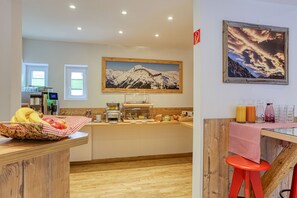Colazione a buffet inclusa, servita tutte le mattine 