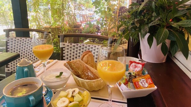 Breakfast area - Hôtel Restaurant Les Cascades (Honfleur)