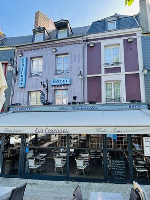 Front of property - Hôtel Restaurant Les Cascades (Honfleur)