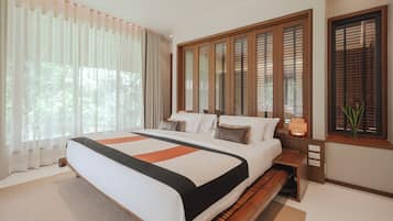 Terrace Suite | Minibar, in-room safe, desk, blackout drapes