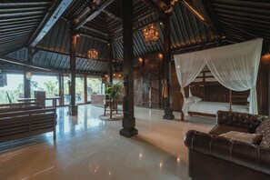 Family Villa, Mountain View | Egyptian cotton sheets, premium bedding, pillowtop beds, minibar - Alassari Sanctuary (Selemadeg)