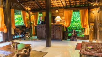 LED-Fernseher, DVD-Player