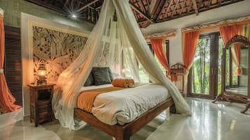 Honeymoon Suite, Mountain View | Egyptian cotton sheets, premium bedding, pillowtop beds, minibar