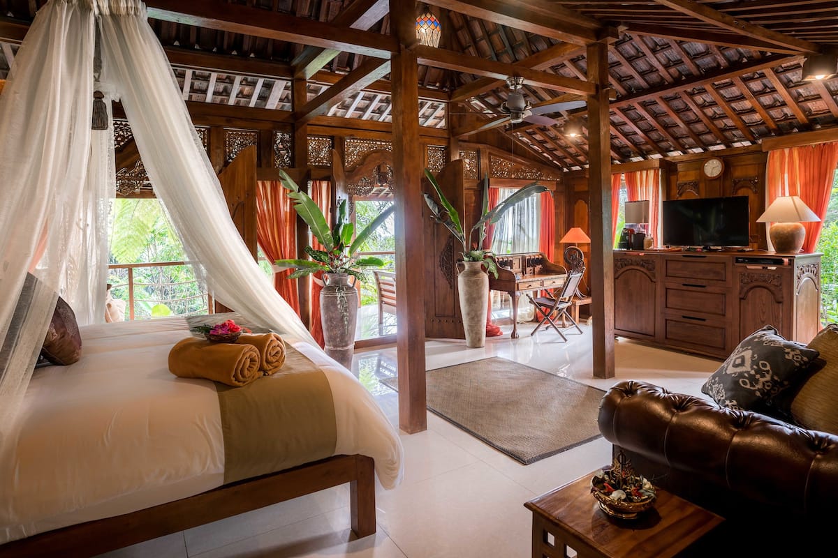 Two Bedroom  Deluxe Suite with Rainforest View | 埃及棉床單、高級寢具、舒適加層、迷你吧