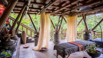 Couples treatment rooms, body treatments, hot stone massages