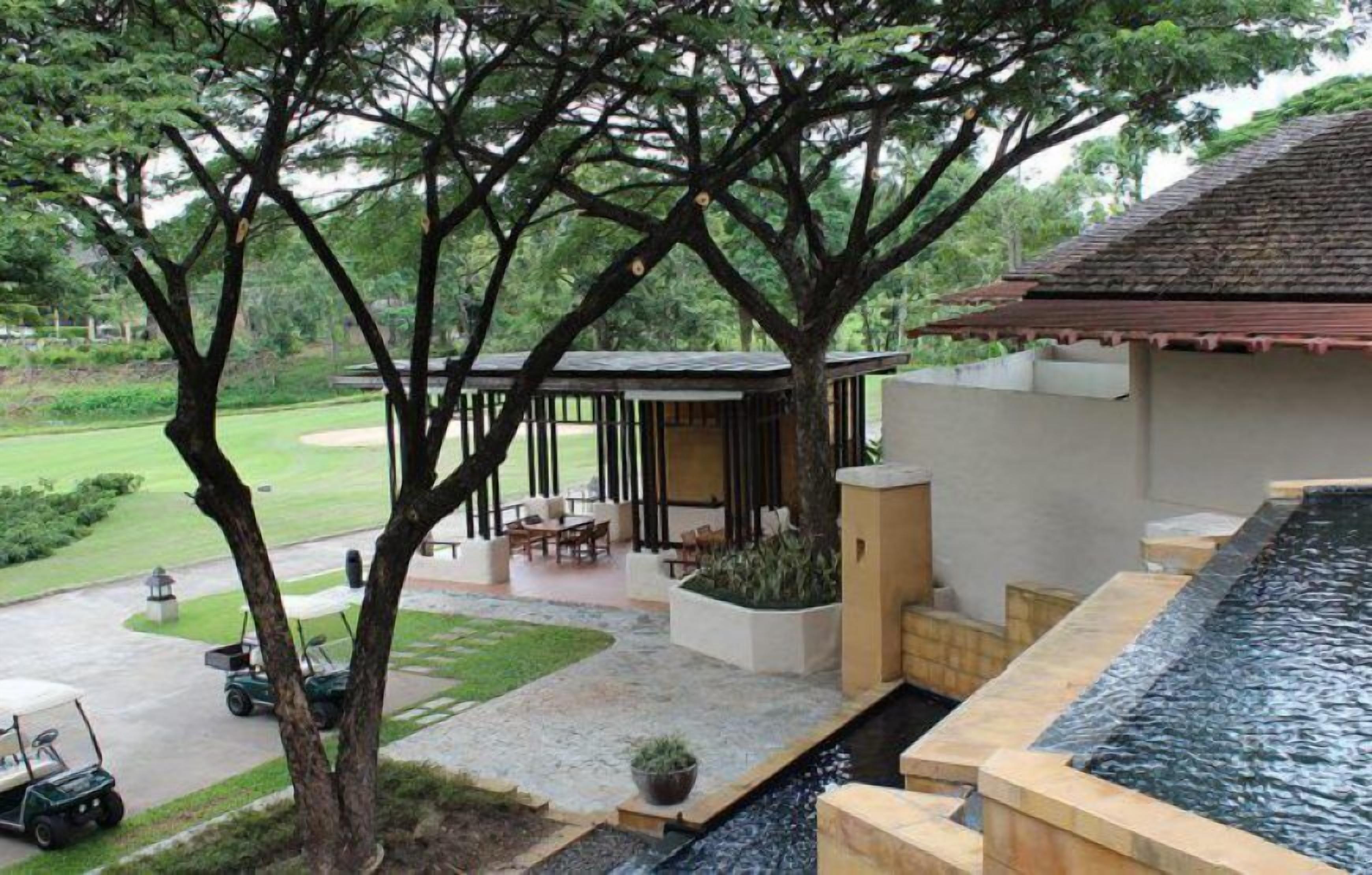 Couples treatment room(s), body treatments, aromatherapy, Thai massages