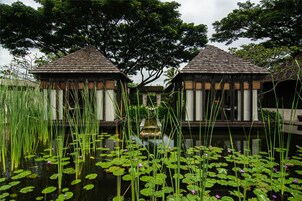 雙人療程室、身體療程、芳香療法、泰式按摩、體膜護理、身體磨砂