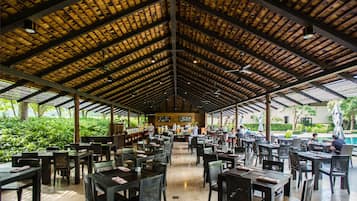 Daily buffet breakfast (THB 612 per person)