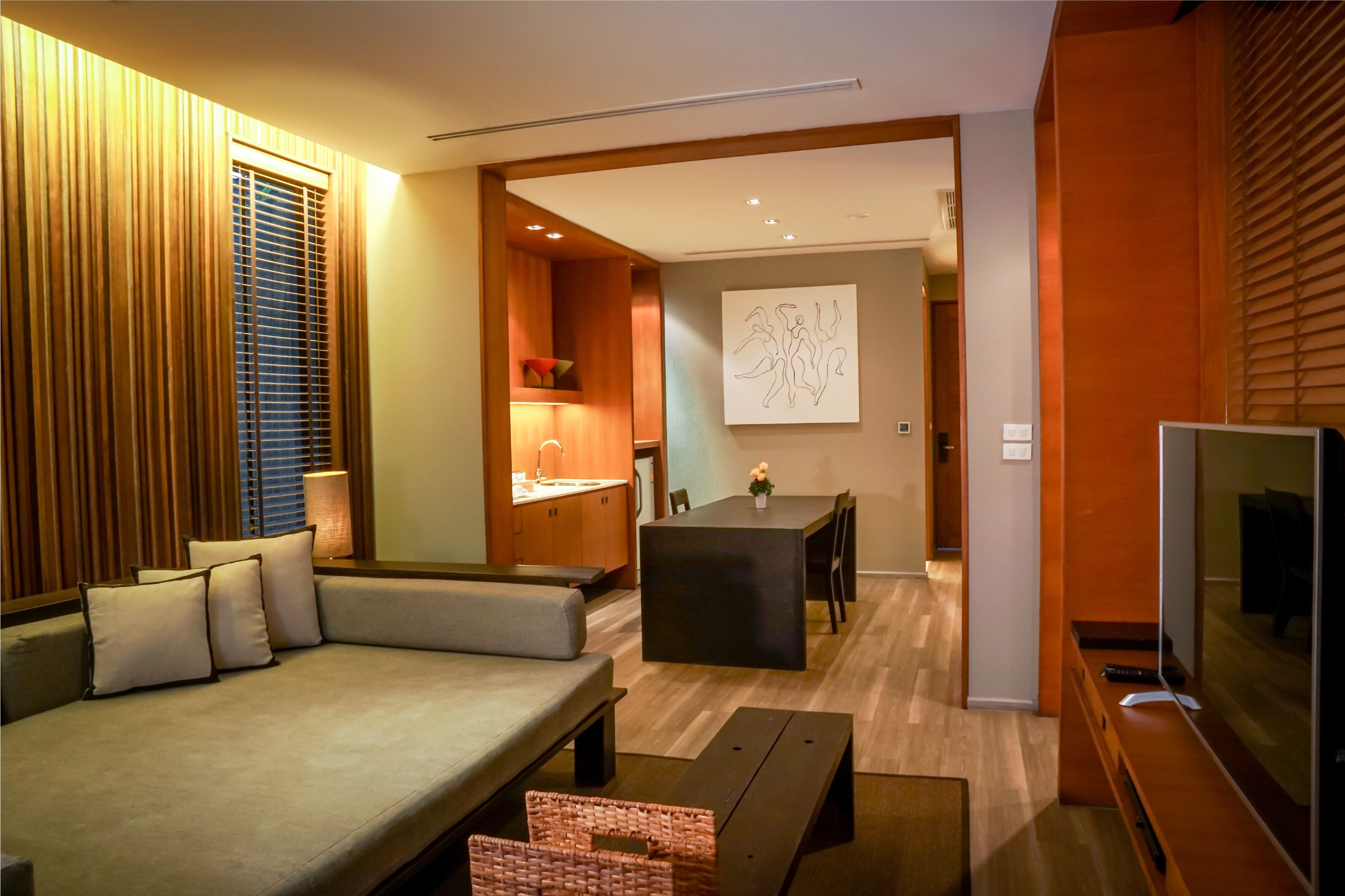 1-bedroom suite with private pool  | in-room dining