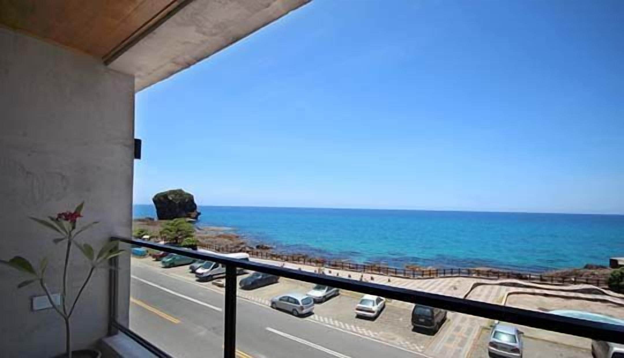 standard double room, ocean view (room2) | balcony
