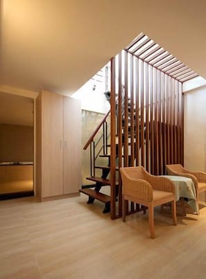 Family Loft, 1 Bedroom, Partial Ocean View | Staircase - Jing Guan Hotel (Hengchun)