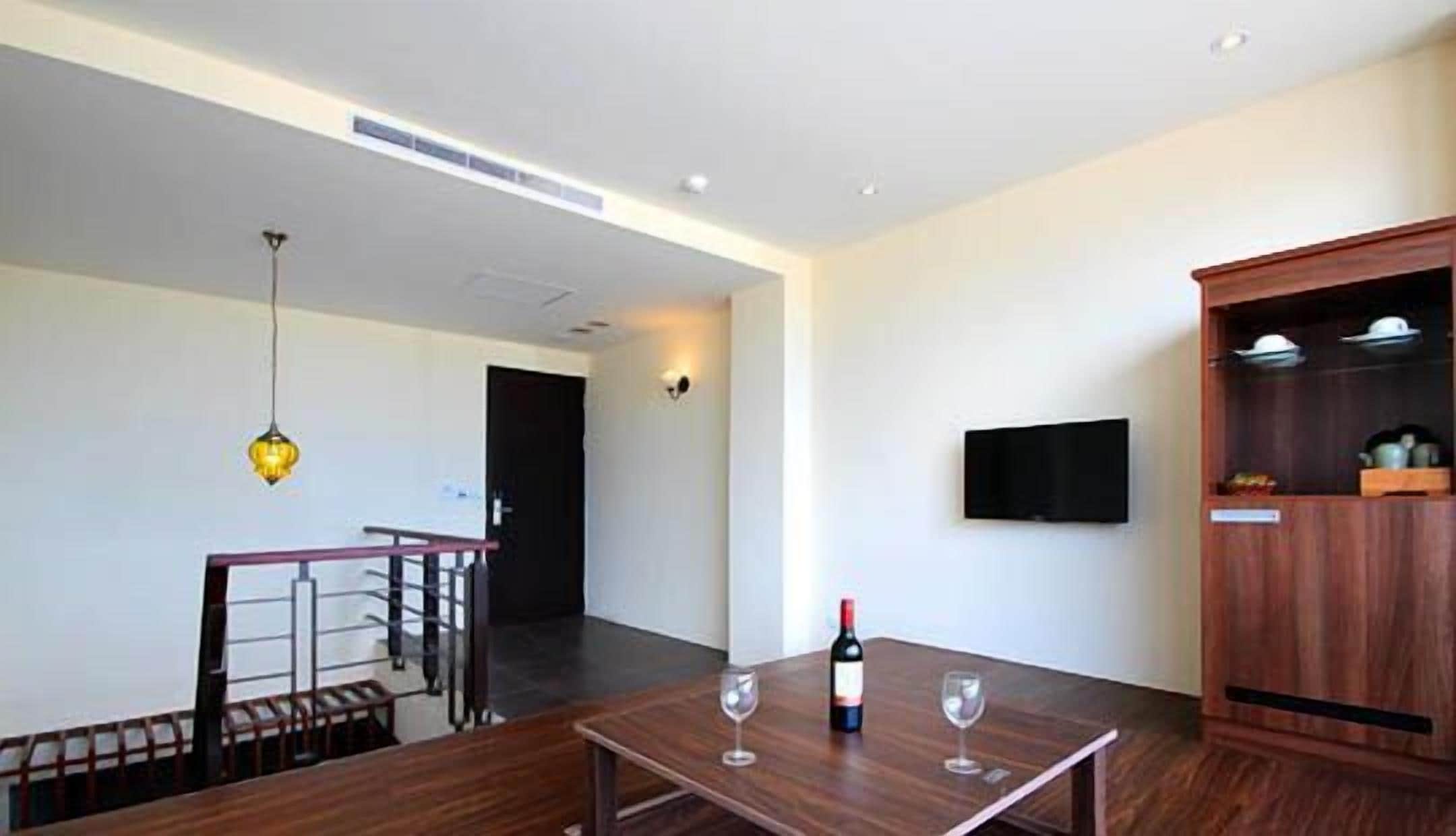 family loft, 1 bedroom, partial ocean view | living area | lcd tv