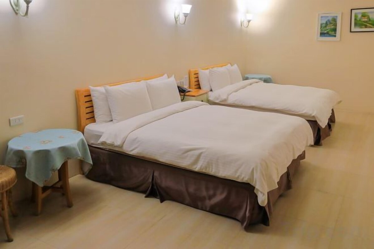 Premium bedding, down comforters, desk, blackout drapes