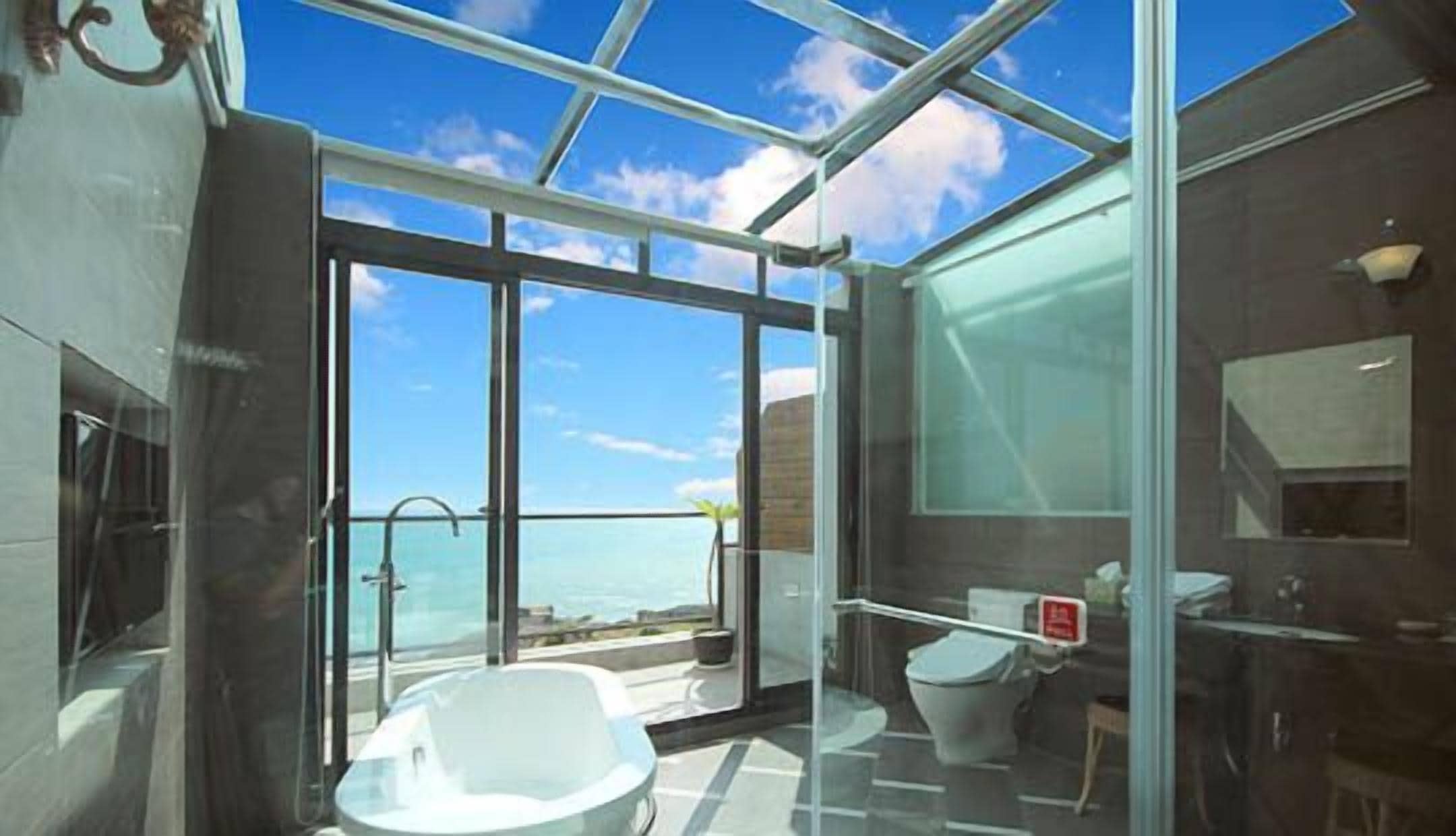 superior quadruple room, ocean view (room5) | bathroom | separate bathtub and shower, deep-soaking bathtub, rainfall showerhead