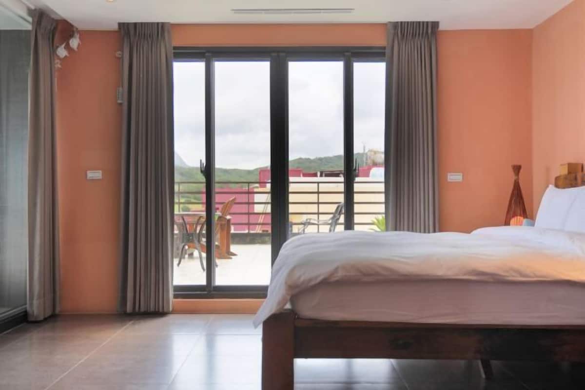 1 bedroom, premium bedding, down duvets, desk