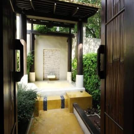 Body treatments, aromatherapy, Thai massages, body scrubs, facials