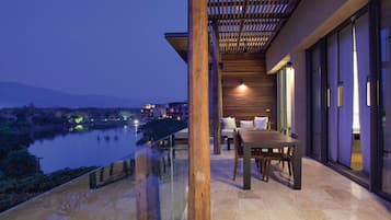 2 Bedroom Suite with Private Pool | Terras