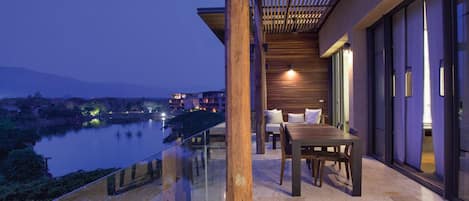 2 Bedroom Suite with Private Pool | ลานระเบียง/นอกชาน