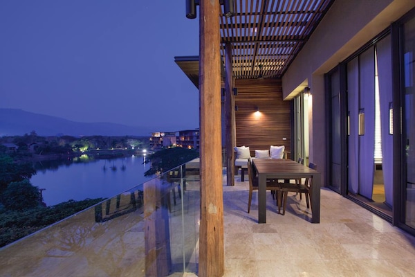 2 Bedroom Suite with Private Pool | 露台