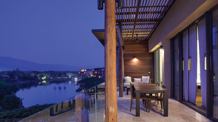 atta Lakeside Resort Suite