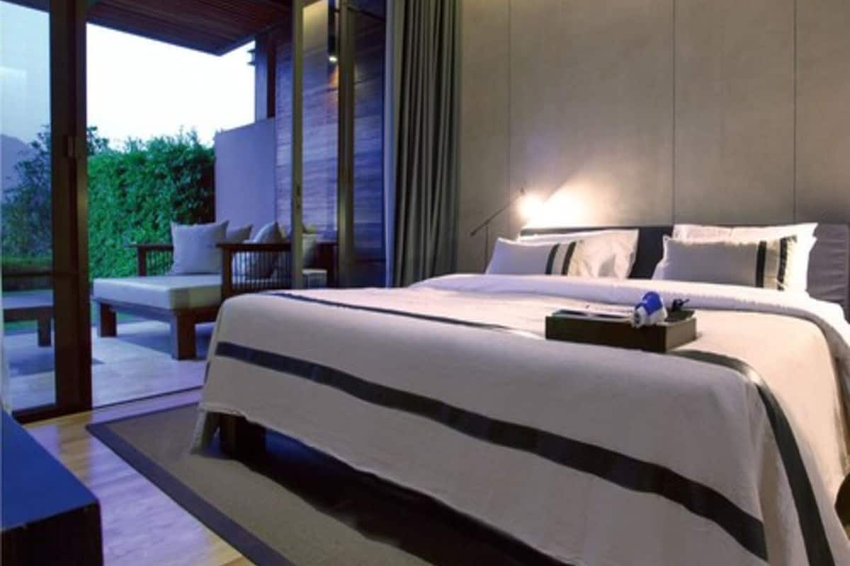 2 bedroom suite | 1 bedroom, minibar, in-room safe, desk