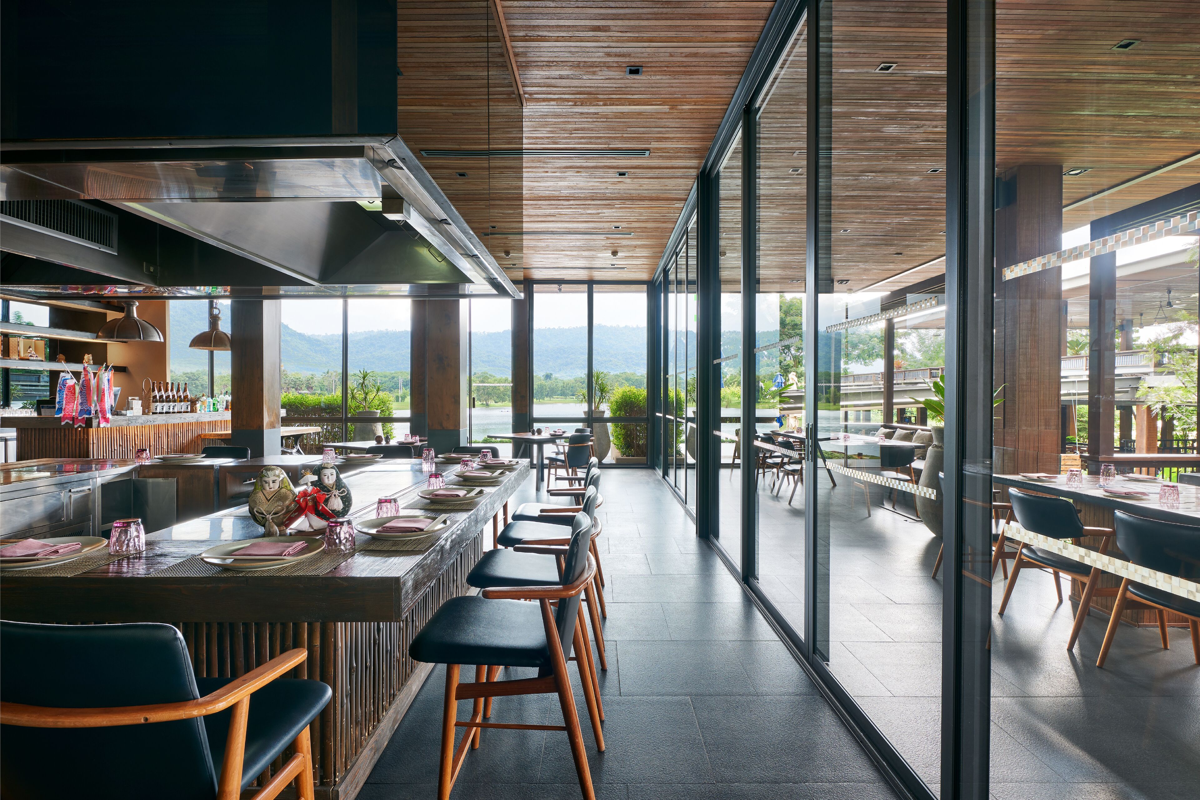 3 restaurants, serveren lunch, diner, Japanse gerechten