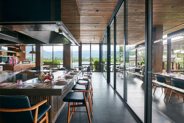 3 restaurants, lunch, dinner served; Japanese cuisine - atta Lakeside Resort Suite (Pak Chong)