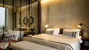 2 Bedroom Suite with Private Pool | 迷你吧、客房内保险箱、办公桌、遮光窗帘