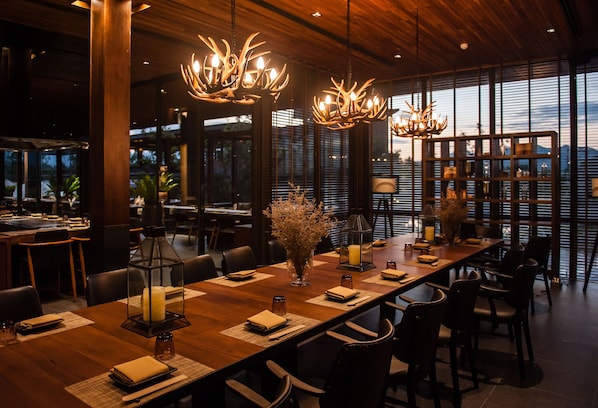 3 restaurants, lunch, dinner served; Japanese cuisine