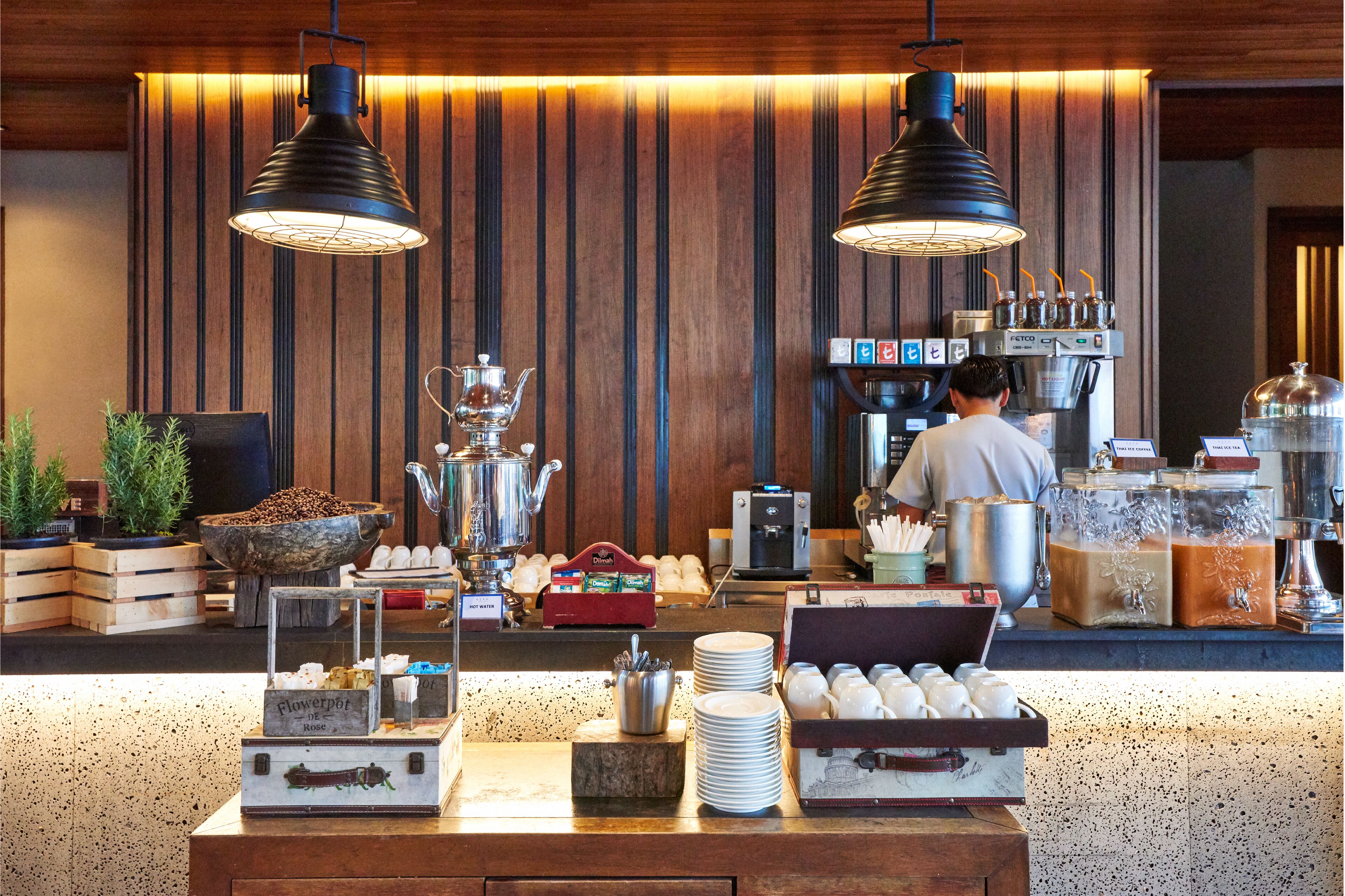 daily buffet breakfast (thb 612 per person)