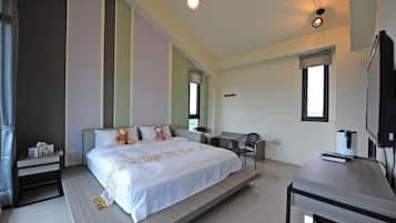 Premium bedding, blackout curtains, free WiFi