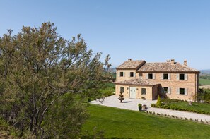 ด้านหน้าที่พัก