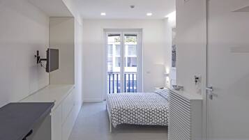 Deluxe Studio, 1 Bedroom, Kitchenette, Partial Sea View | 1 bedroom, Frette Italian sheets, premium bedding, down duvets