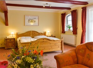 双人房 | 客房内保险箱、办公桌、免费婴儿床、免费 WiFi