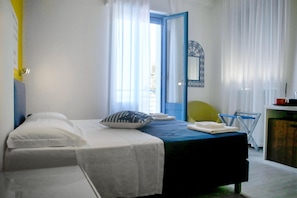 In-room safe, desk, iron/ironing board, cots/infant beds - La Favorita Hotel (Dorgali)
