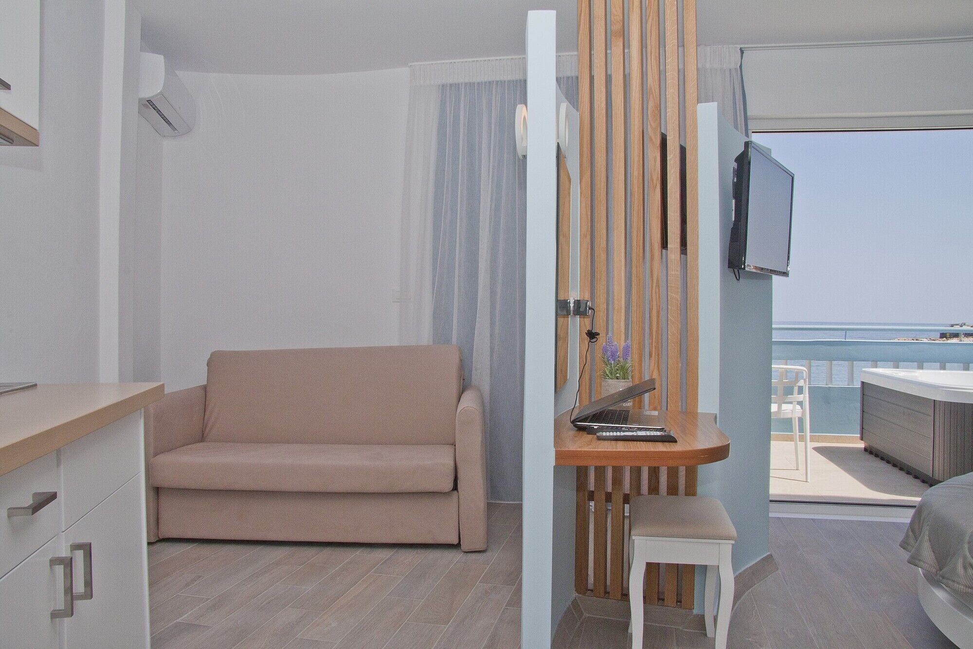 Photo - Christina Beach Hotel