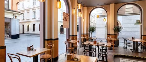 2 restaurants, breakfast, lunch, dinner served; Italian cuisine