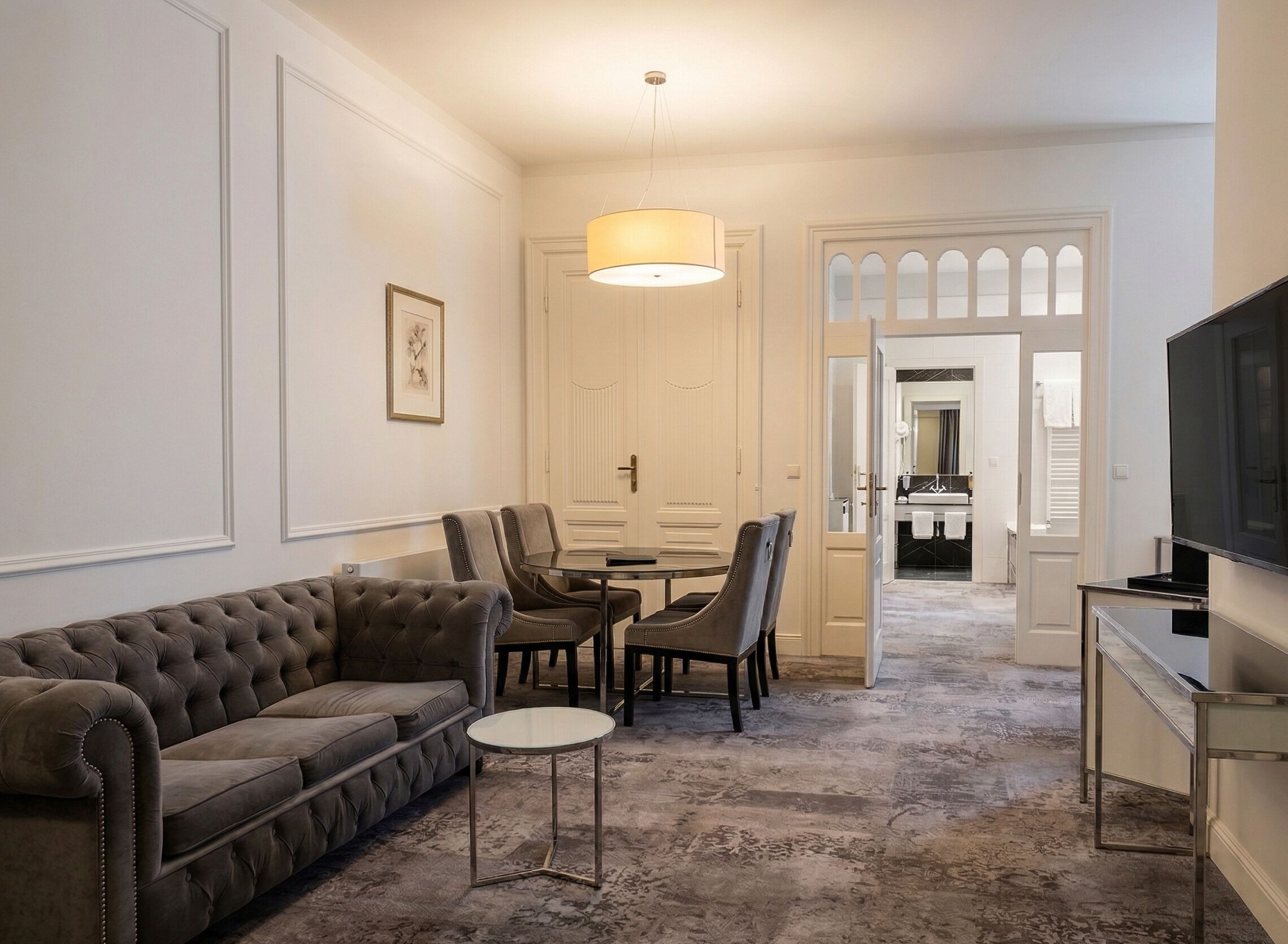 Deluxe Suite | Premium bedding, minibar, in-room safe, individually decorated