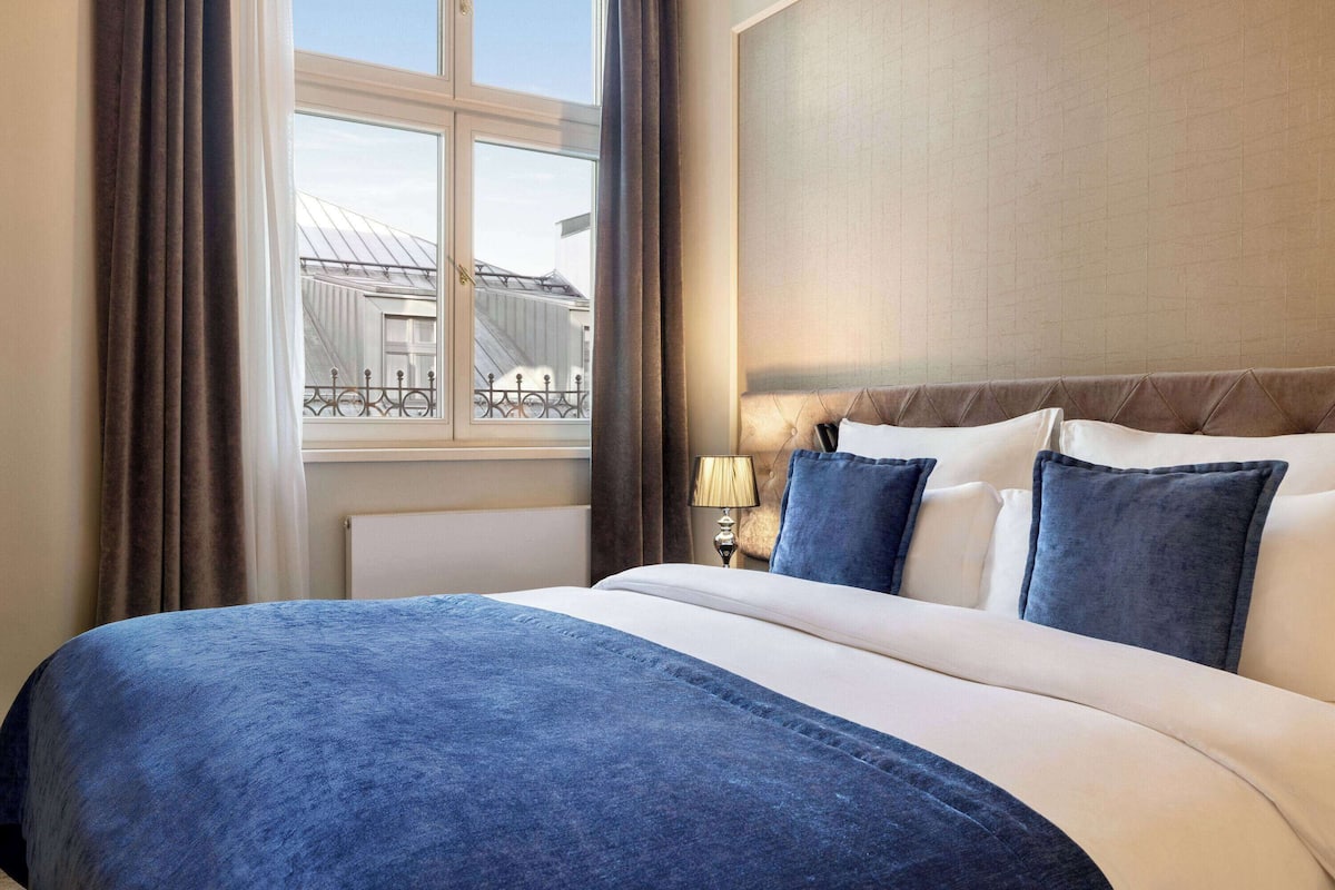 Premium Room | Premium bedding, minibar, in-room safe, individually decorated