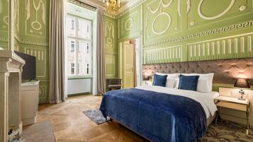 Deluxe Suite (Historical) | Premium bedding, minibar, in-room safe, desk