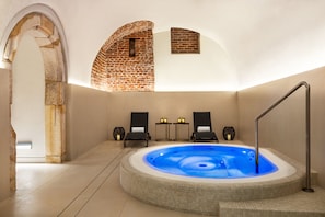 Indoor pool, pool loungers