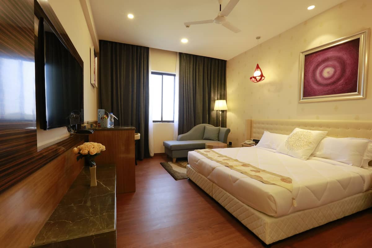Premium bedding, minibar, in-room safe, desk